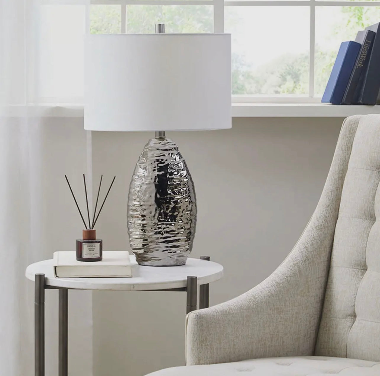 Ceramic textured table lamp, matte white